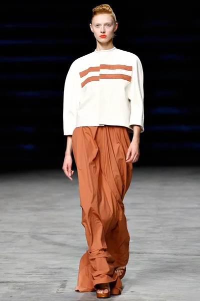 Look 14